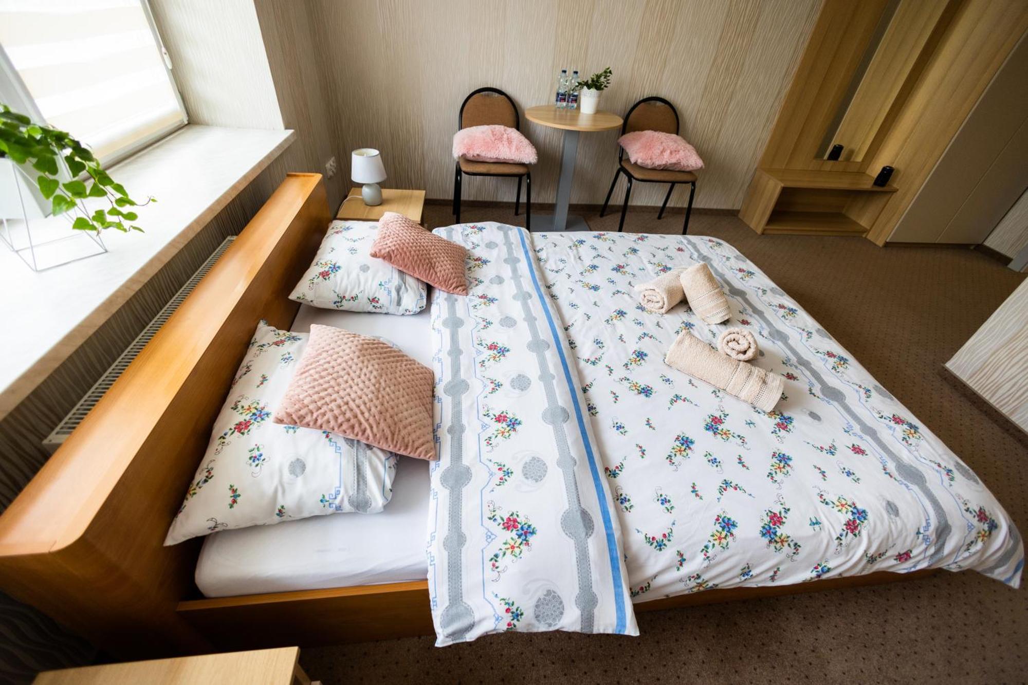 Gosciniec Nad Sawa Bed and Breakfast Handzlowka Exteriör bild